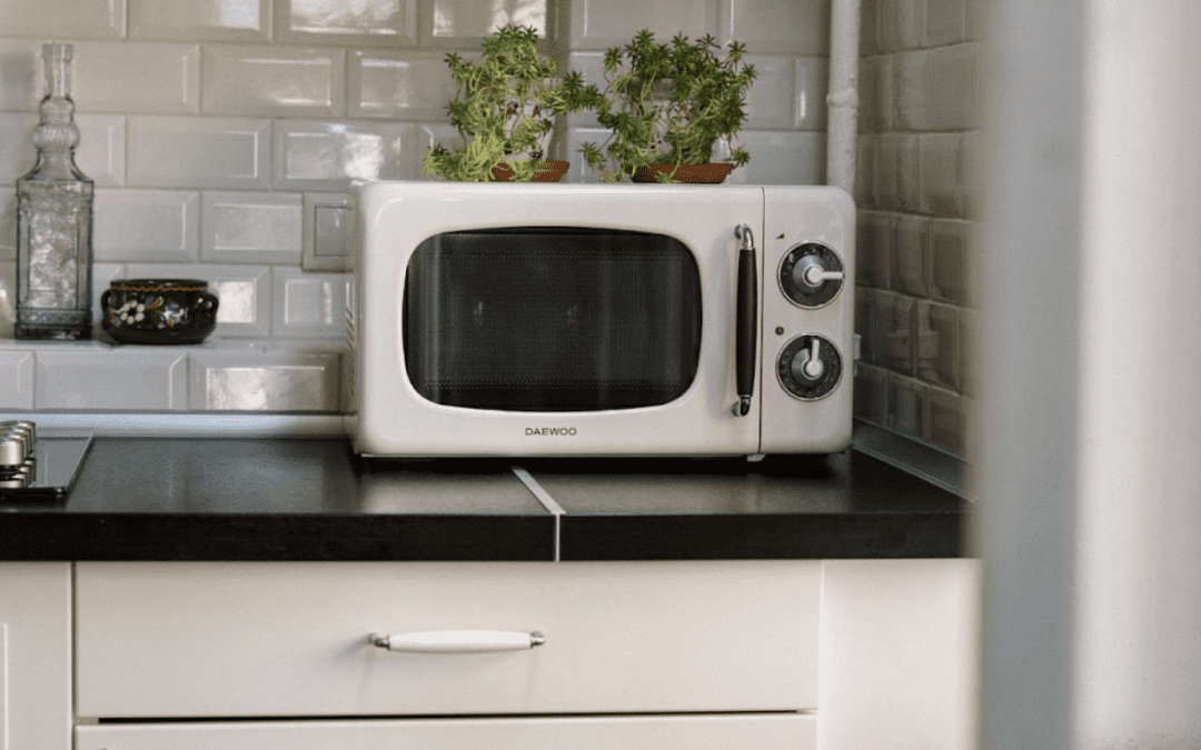7 Helpful Tips for Airbnbs with No Kitchen